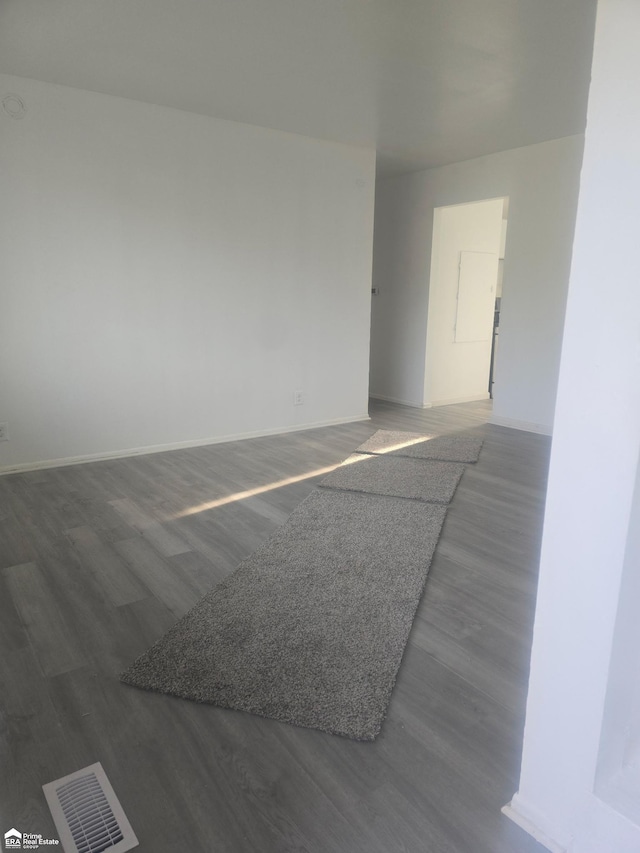 5406 Bermuda Ln, Flint, MI 48505 - unfurnished room featuring wood finished floors and baseboards