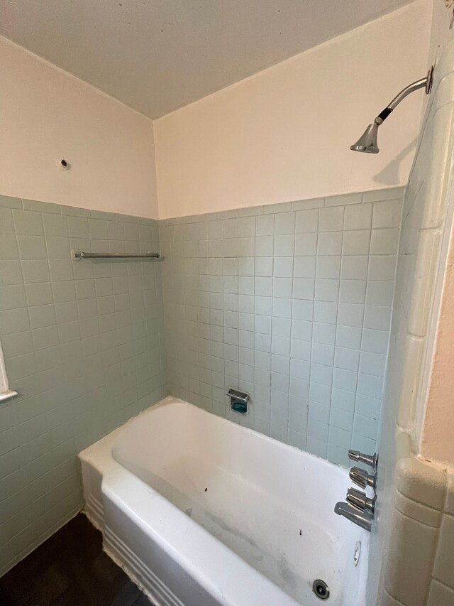 16500 Eastburn St, Detroit, MI 48205 - bathroom featuring tile walls