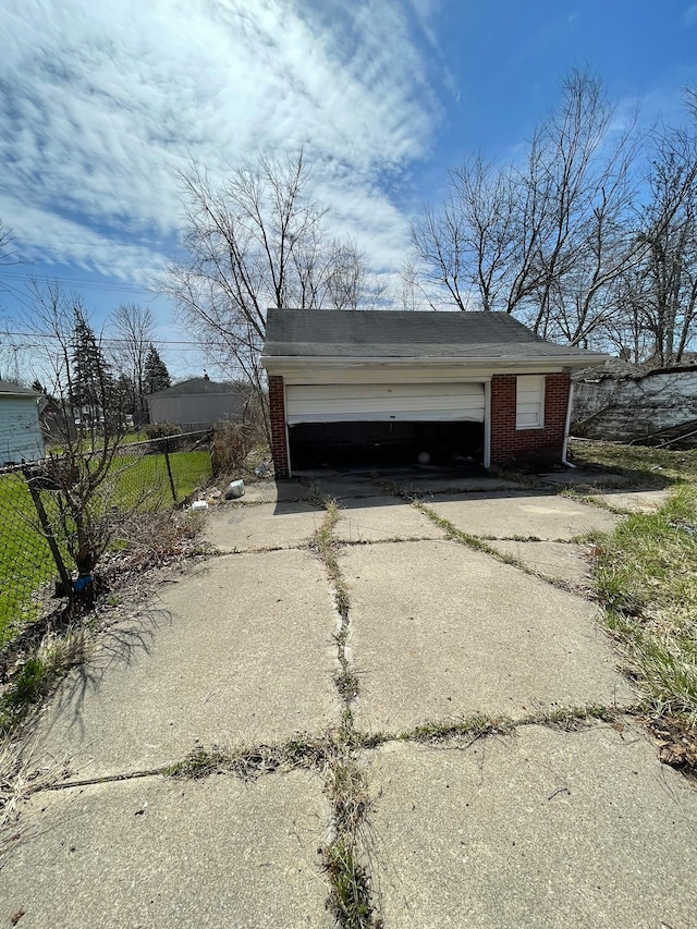16500 Eastburn St, Detroit, MI 48205 - garage with driveway
