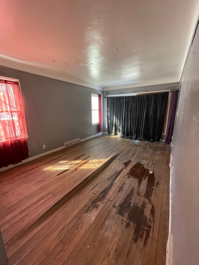 10952 Peerless St, Detroit, MI 48224 - unfurnished room with wood-type flooring and baseboards