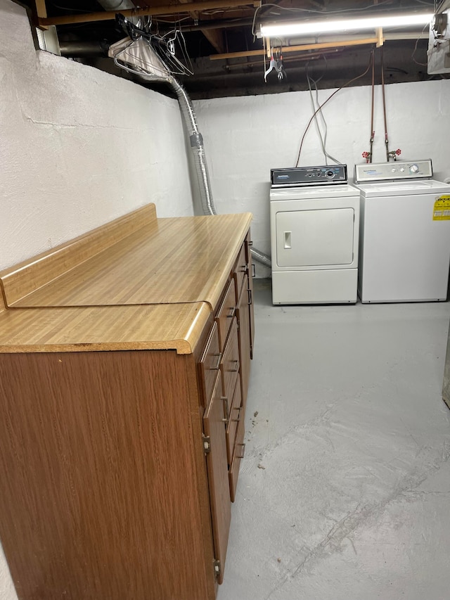 1659 Weymouth St, West Bloomfield, MI 48324 - unfinished below grade area with washing machine and clothes dryer and concrete block wall