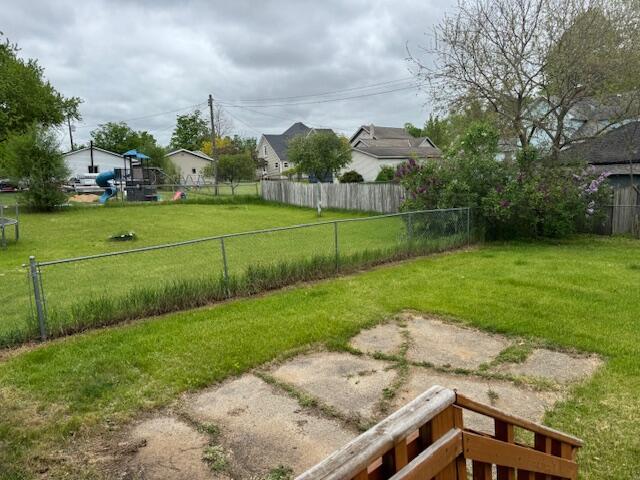 418 N Hemlock St, Evart, MI 49631 - view of yard