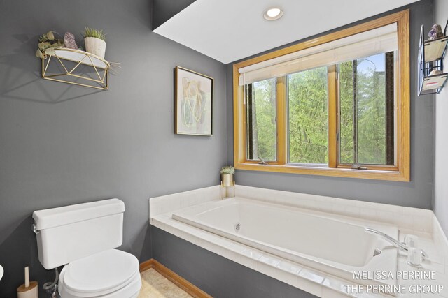 7359 Cascade Woods Dr SE, Grand Rapids, MI 49546 - full bathroom featuring toilet, a bath, and recessed lighting