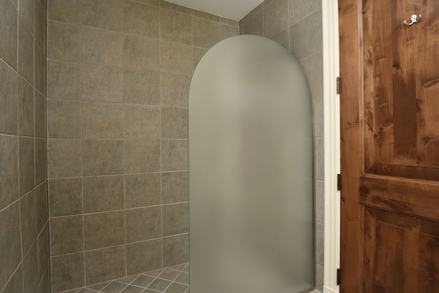 59 Scenic Oaks Dr S, Bloomfield Hills, MI 48304 - full bathroom with tiled shower