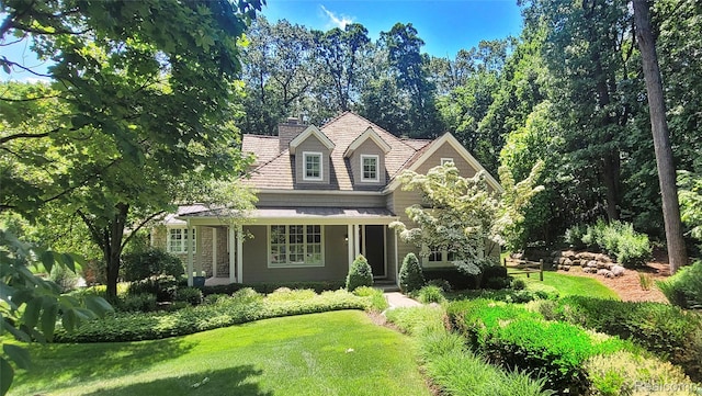 59 Scenic Oaks Dr S, Bloomfield Hills, MI 48304 - new england style home featuring a chimney and a front lawn