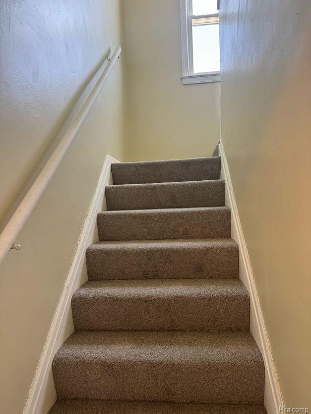 6106 Cadieux Rd, Detroit, MI 48224 - view of stairs