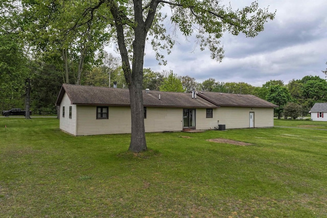 12310 Seymour Rd, Montrose, MI 48457 - back of house featuring a yard