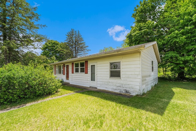 10827 N 12th St, Plainwell, MI 49080 - ranch-style home with a front yard