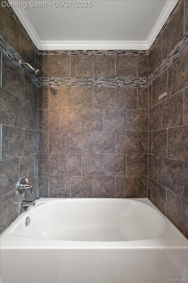 2920 Pinto Dr, Commerce Twp, MI 48382 - full bath featuring crown molding