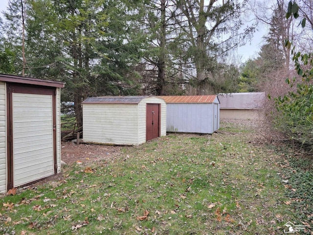 8255 Secor Rd, Lambertville, MI 48144 - view of green lawn