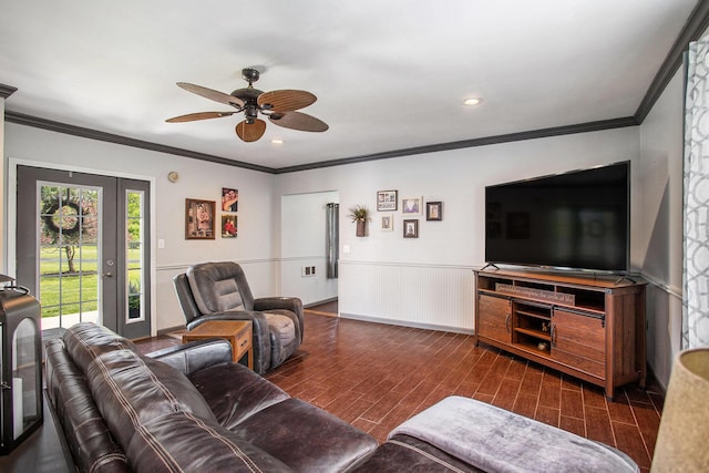 1134 Oak Grove Park, Union City, MI 49094 - living room with a ceiling fan, a wainscoted wall, crown molding, wood finished floors, and recessed lighting