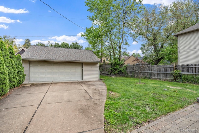 99 Wenonah Dr, Pontiac, MI 48341 - view of yard featuring a detached garage and an outdoor structure