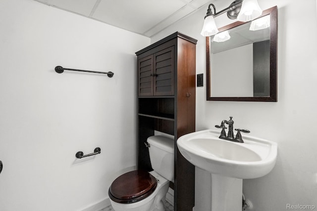 99 Wenonah Dr, Pontiac, MI 48341 - bathroom with toilet, baseboards, and a sink
