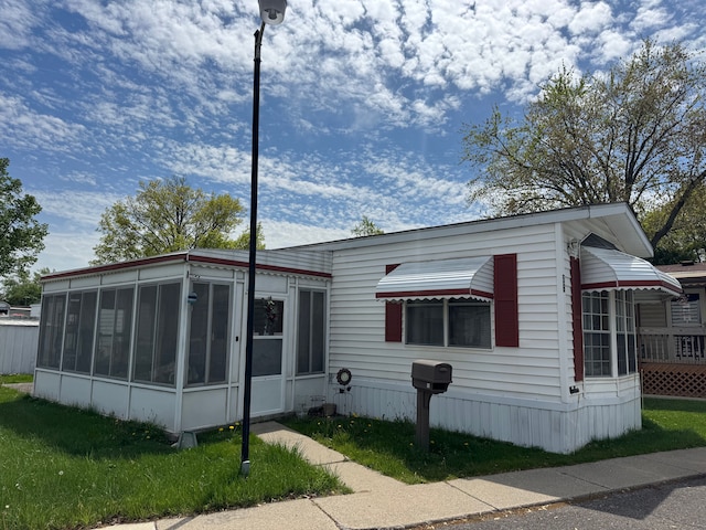 32 3rd St, Dearborn Heights, MI 48127 - view of front of property with a sunroom