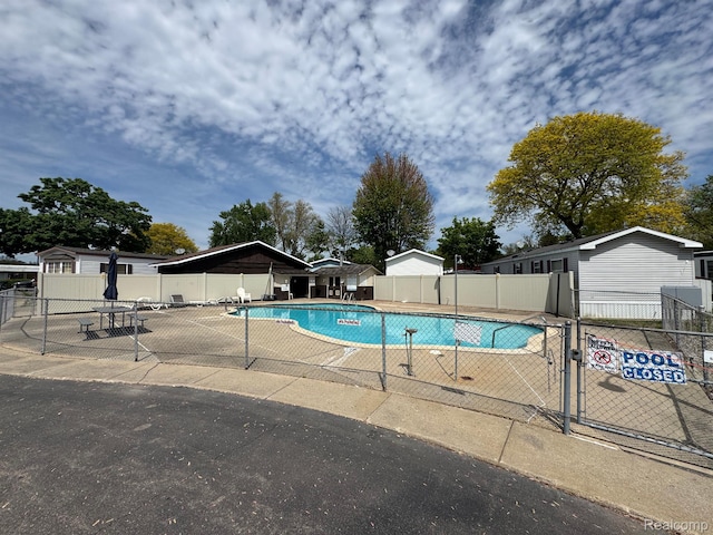 32 3rd St, Dearborn Heights, MI 48127 - community pool with a patio area