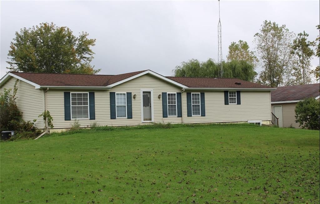 2453 E Stanley Rd, Mount Morris, MI 48458 - view of front of home with a front yard