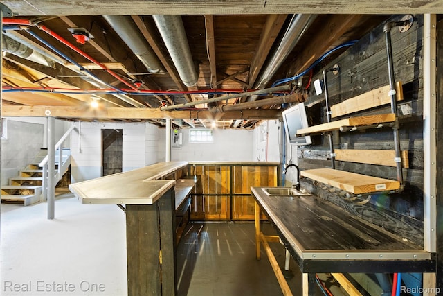 8492 Meadow Ave, Warren, MI 48089 - basement featuring a dry bar