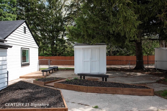 2705 Mccarty Rd, Saginaw, MI 48603 - view of yard featuring a garden