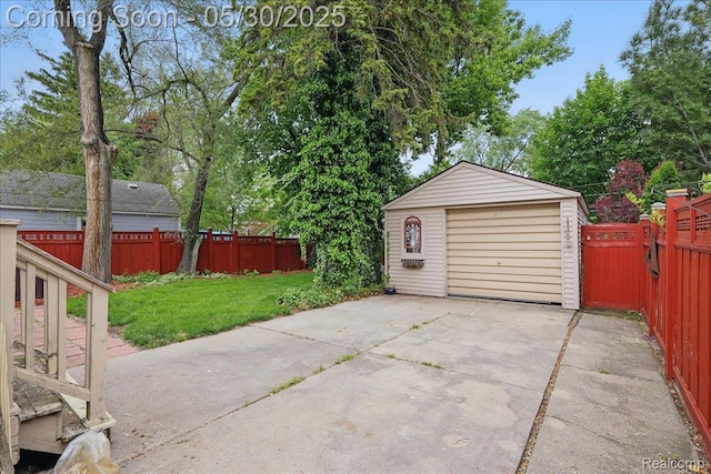 4412 Cooper Ave, Royal Oak, MI 48073 - detached garage featuring driveway