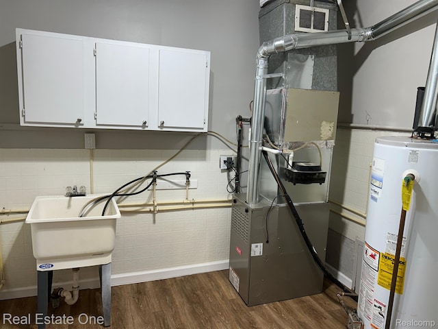 14620 Trenton Rd, Southgate, MI 48195 - utilities with gas water heater and heating unit