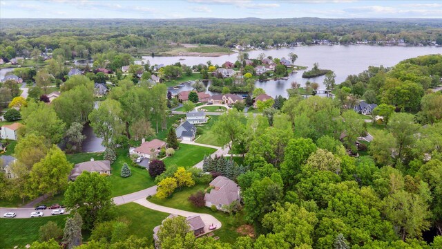 3172 Shadow Brook Ln, Pinckney, MI 48169 - view of property location with a nearby body of water, a heavily wooded area, and nearby suburban area