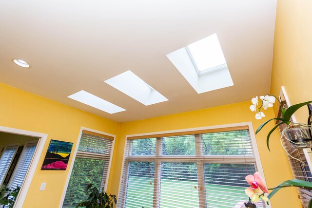 7009 Suncrest Dr, Saline, MI 48176 - detailed view of a skylight and recessed lighting