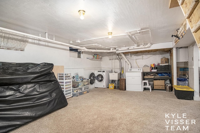 1058 Eastwood Ave SE, East Grand Rapids, MI 49506 - garage featuring washer and clothes dryer and a sink