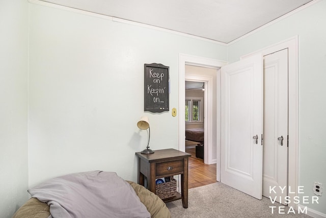1058 Eastwood Ave SE, East Grand Rapids, MI 49506 - sitting room with crown molding and carpet floors