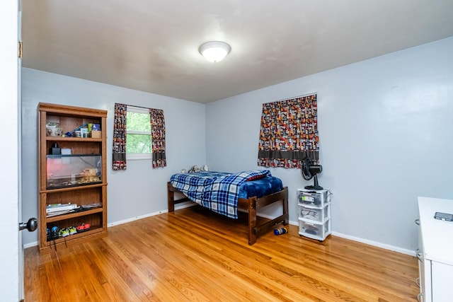 1402 Niles Buchanan Rd, Niles, MI 49120 - bedroom featuring light wood finished floors and baseboards
