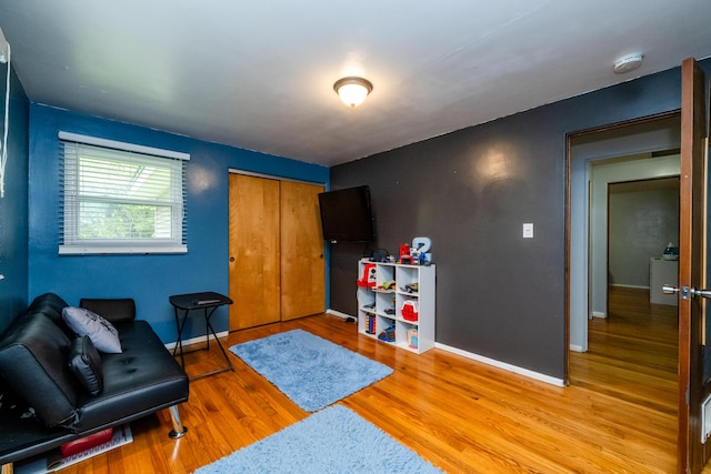 1402 Niles Buchanan Rd, Niles, MI 49120 - sitting room with wood finished floors and baseboards
