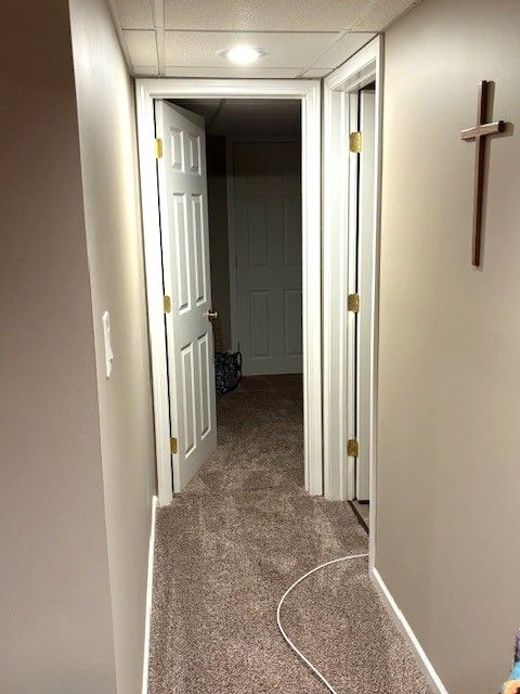 1376 Leisure Dr, Flint, MI 48507 - corridor featuring carpet and a paneled ceiling