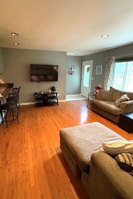 1376 Leisure Dr, Flint, MI 48507 - living room with healthy amount of natural light, light wood-style floors, baseboards, and recessed lighting