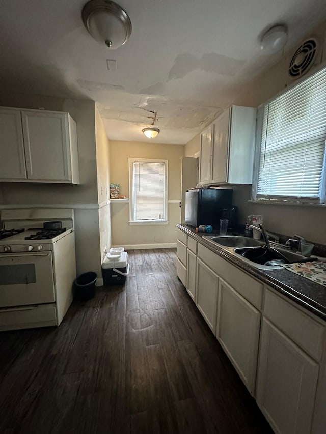 13639 Mecca St, Detroit, MI 48227 - kitchen featuring gas range gas stove, a sink, dark countertops, and dark wood-style flooring