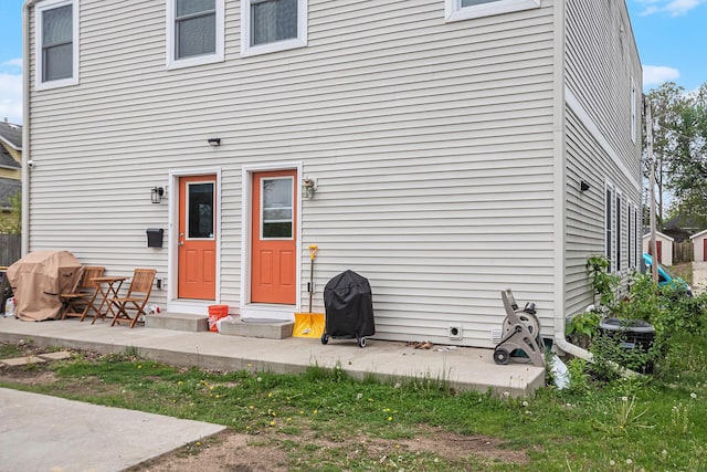 737 Bates St SE, Grand Rapids, MI 49503 - rear view of property featuring a patio area