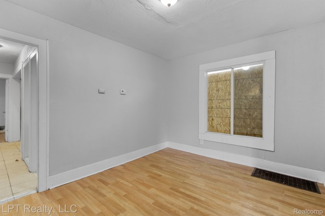 2174 Springle St, Detroit, MI 48215 - unfurnished room with light wood-type flooring and baseboards