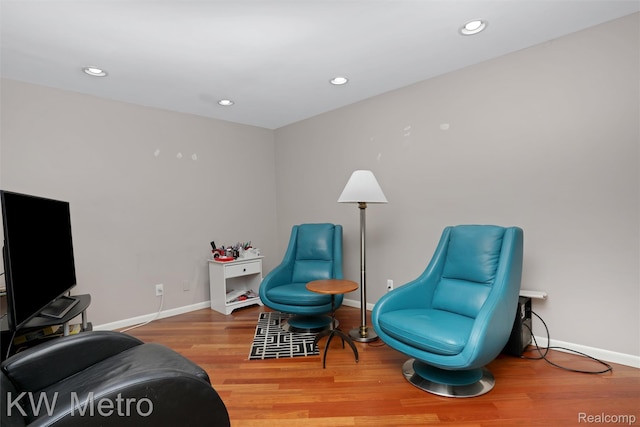 7273 Creeks Bend Ct, West Bloomfield, MI 48322 - living area with baseboards, wood finished floors, and recessed lighting