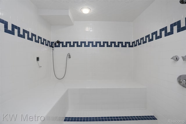 7273 Creeks Bend Ct, West Bloomfield, MI 48322 - full bathroom with a tile shower