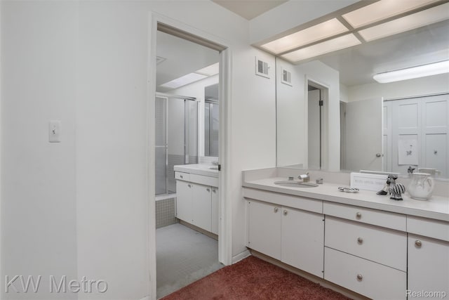 7273 Creeks Bend Ct, West Bloomfield, MI 48322 - full bath with vanity