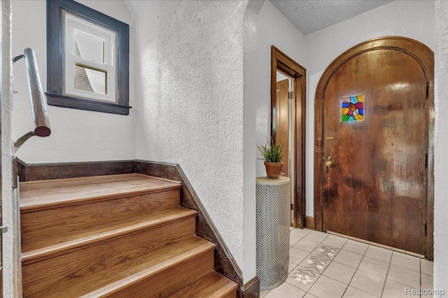 14004 Abington Ave, Detroit, MI 48227 - stairs featuring a textured wall and arched walkways