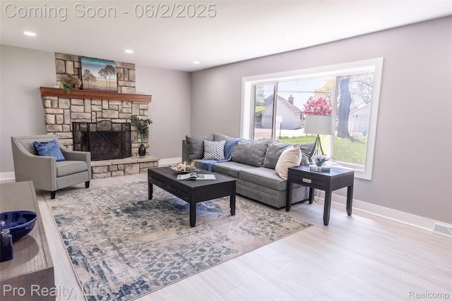 2750 Lansdowne Rd, Waterford, MI 48329 - living area with wood finished floors, a fireplace, baseboards, and recessed lighting