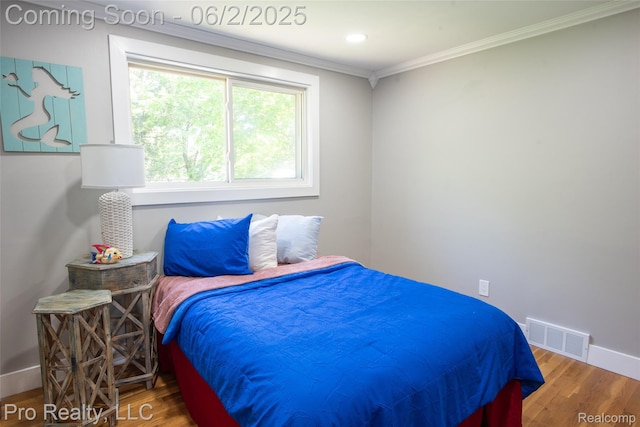 2750 Lansdowne Rd, Waterford, MI 48329 - bedroom featuring wood finished floors, crown molding, baseboards, and recessed lighting