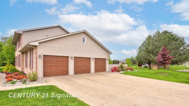 3803 Prairie Creek St, Saginaw, MI 48603 - garage featuring concrete driveway