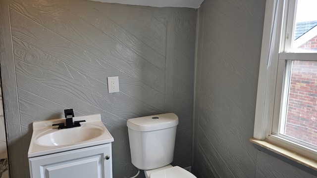 15465 Murray Hl, Detroit, MI 48227 - half bathroom featuring toilet and vanity