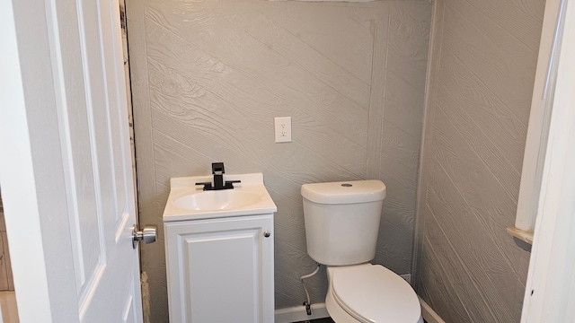 15465 Murray Hl, Detroit, MI 48227 - half bath with vanity and toilet