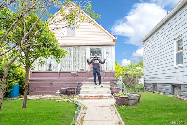 2393 Burger St, Hamtramck, MI 48212 - view of front of house