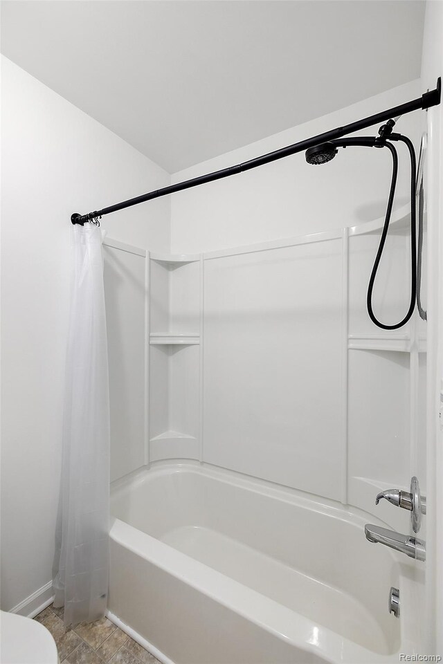 24603 Beach Dr, Macomb, MI 48042 - full bathroom featuring shower / bath combo with shower curtain, baseboards, and toilet