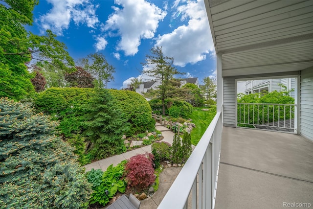 3553 Port Cove Dr Unit 39, Waterford, MI 48328 - view of balcony