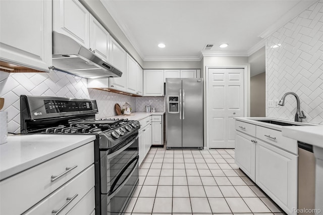 3553 Port Cove Dr Unit 39, Waterford, MI 48328 - kitchen featuring black gas stove, stainless steel fridge with ice dispenser, under cabinet range hood, a sink, and crown molding