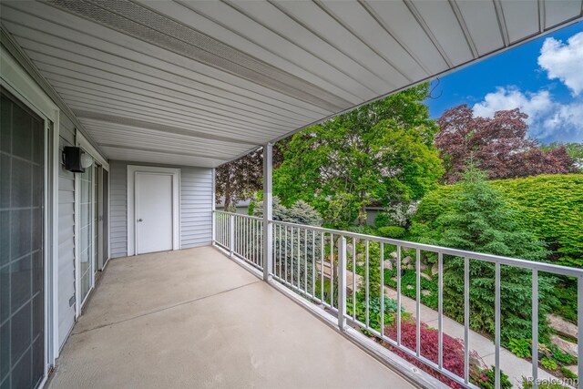 3553 Port Cove Dr Unit 39, Waterford, MI 48328 - view of balcony