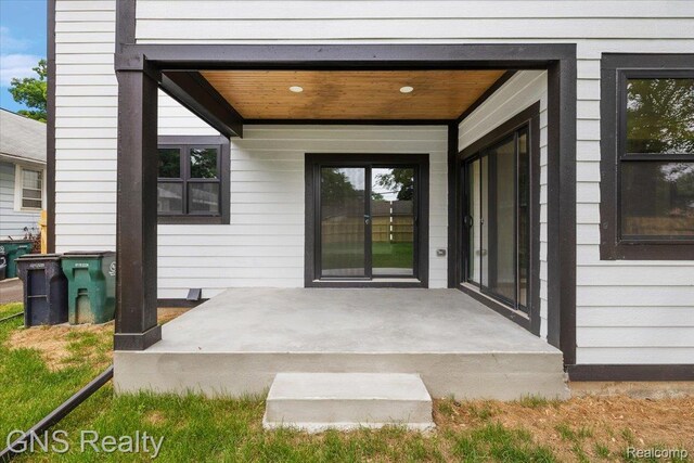 206 E Windemere Ave, Royal Oak, MI 48073 - view of exterior entry